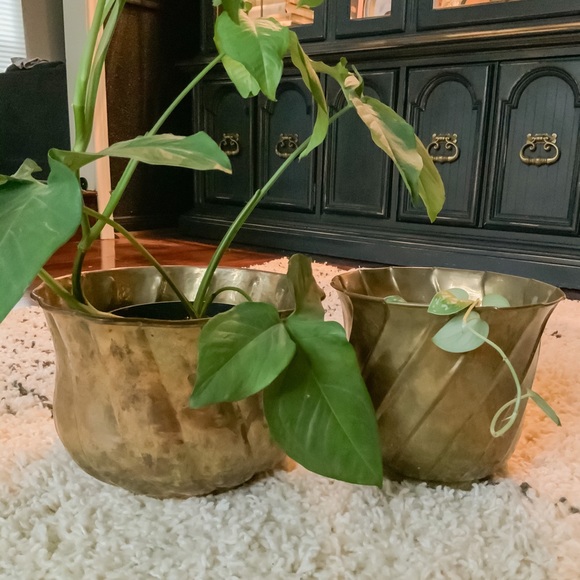 ✨SOLD✨Two Vintage Matching Brass Planters - Picture 1 of 6